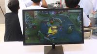 Peserta eSports game Mobile Legends berkonsentrasi dalam Indonesia Banten Esport Competition  (IBEC) 2019 di BSD, Tangerang Selatan, Sabtu (2/11/2019). Pemprov Banten menggelar turnamen IBEC 2019 untuk mendukung olahraga esport yang tengah diminati kalangan muda. (Liputan6.com/Angga Yuniar)