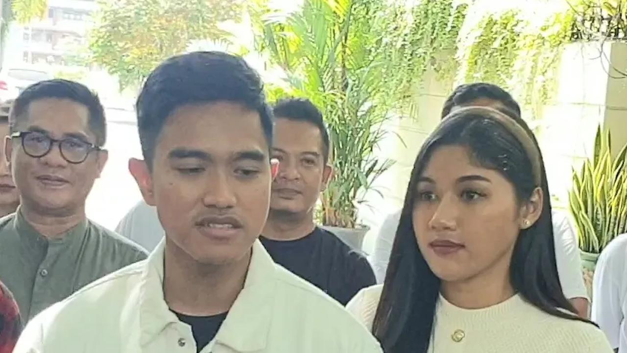 Kaesang lantas berkelakar tak bisa dihubunginya Mentan Syahrul Yasin Limpo karena kehabisan pulsa. Sehingga, Kaesang meminta untuk berpikir positif terkait keberadaan politikus Partai NasDem tersebut.