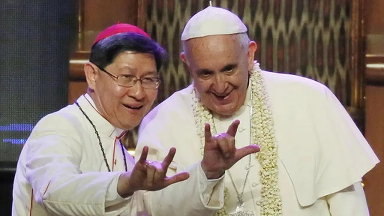 Kardinal Luis Antonio Tagle disebut-sebut sebagai calon kuat pengganti Paus Fransiskus.Jika demikian, maka ia merupakan Paus pertama dari Asia. (AP/Wally Santana)
