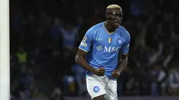 Pemain Napoli, Victor Osimhen melakukan selebrasi setelah mencetak gol ke gawang Braga pada laga lanjutan Grup C Liga Champions 2023/2024 di Armando Maradona Stadium, Napoli, Italia, Rabu (13/12/2023) dini hari WIB. (AP Photo/LaPresse/Alessandro Garofalo)