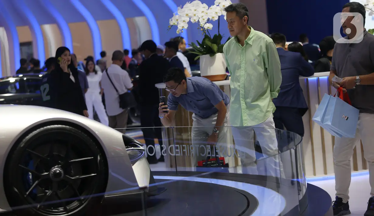 Rata-rata mereka datang untuk menyaksikan langsung deretan kendaraan dan inovasi di bidang otomotif.