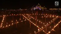 Pemandangan lampu minyak saat perayaan tumbilotohe atau penyalaan berjuta lampu minyak di akhir Ramadan di Kota Gorontalo, Jumat (31/5/2019). Tahun ini, tempat paling favorit yang dikunjungi ribuan warga adalah di sekitar Jembatan Talumolo. (Liputan6.com/Arfandi Ibrahim)