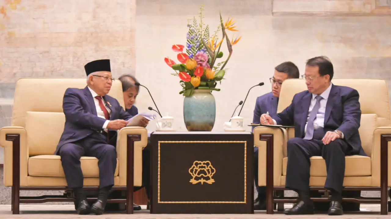 Wakil Presiden Indonesia, K.H. Ma’ruf Amin bersama Wali Kota Shanghai, Gong Zheng pada September 2023.
