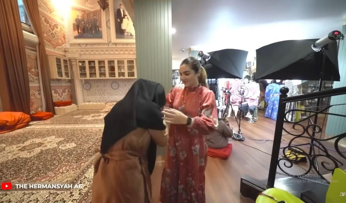 Aulia, yang saat ini sedang menempuh pendidikan di pesantren, pulang untuk liburan lebaran selama 22 hari.&nbsp;