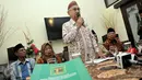 Sesepuh dan pendiri PPP, Zain Badjeber ketika memberi keterangan pers di Jakarta, Kamis (18/2). Para sesepuh mengajak kedua kubu yakni Djan Farid dan Romahurmuziy segera mengakhiri perseteruan dengan segera islah. (Liputan6.com/Johan Tallo)