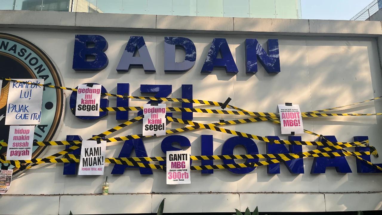 Digeruduk Massa, Kantor BGN Disegel dalam Aksi Protes Program MBG