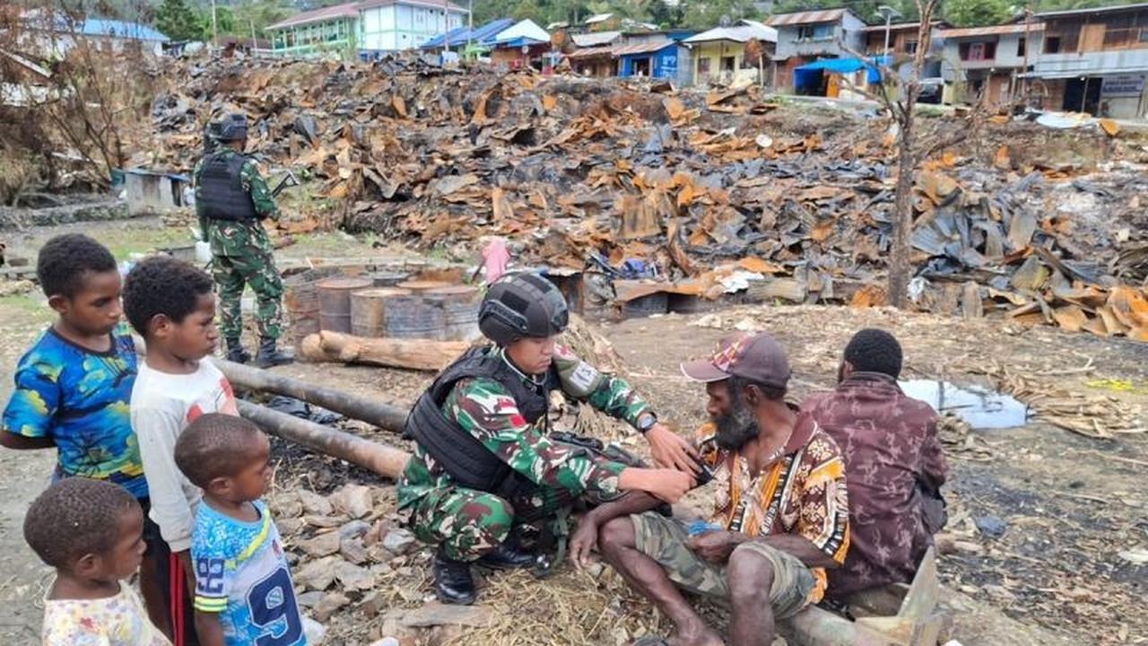 Satgas Yonif 511/DY Gelar Pemeriksaan Kesehatan Korban Kebakaran Tolikara