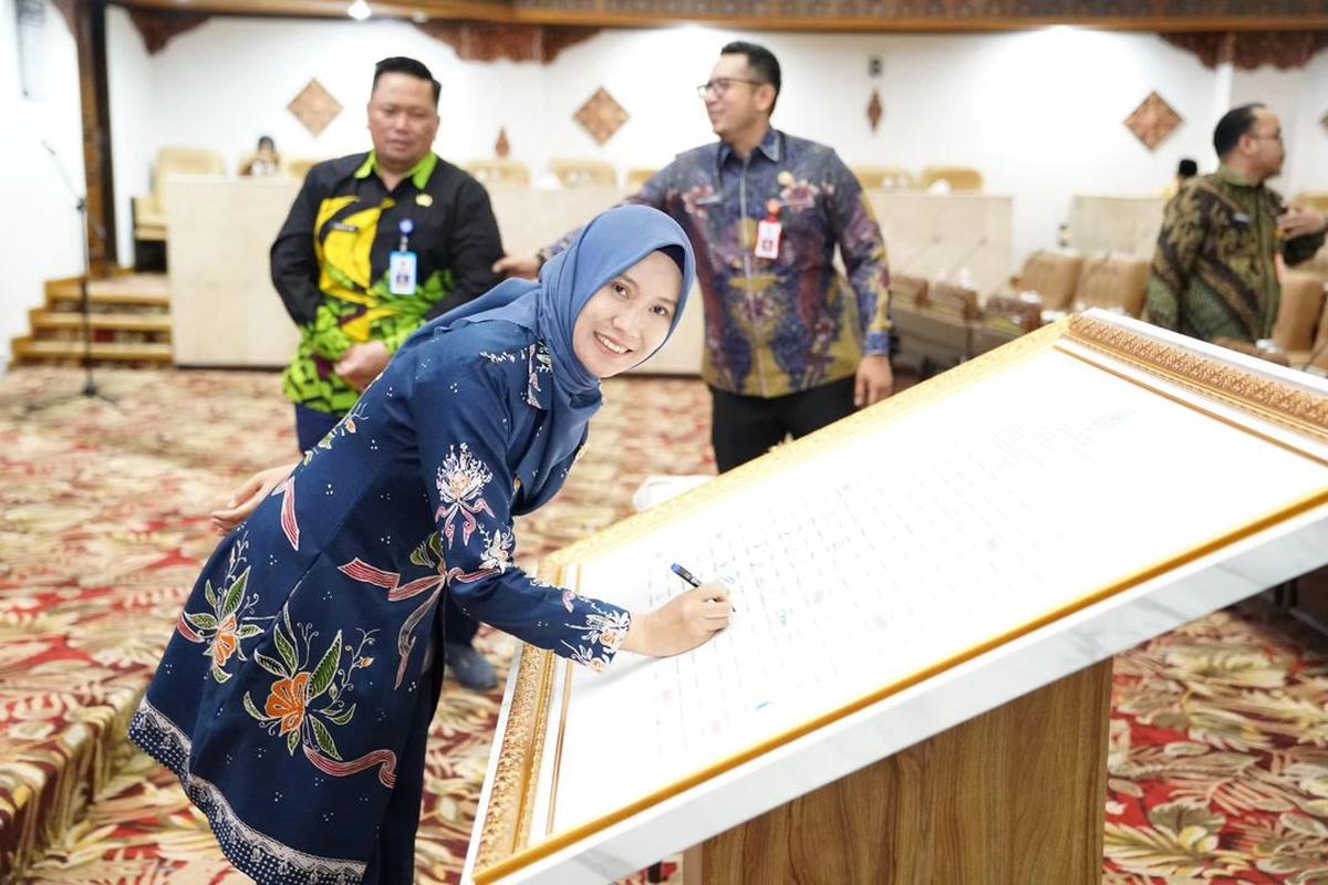 Sri Wahyuni, Wakil Ketua IV DPRD Jatim periode 2024-2029