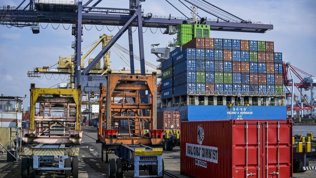 Donald Trump kenakan tarif impor 32 persen untuk produk Indonesia
