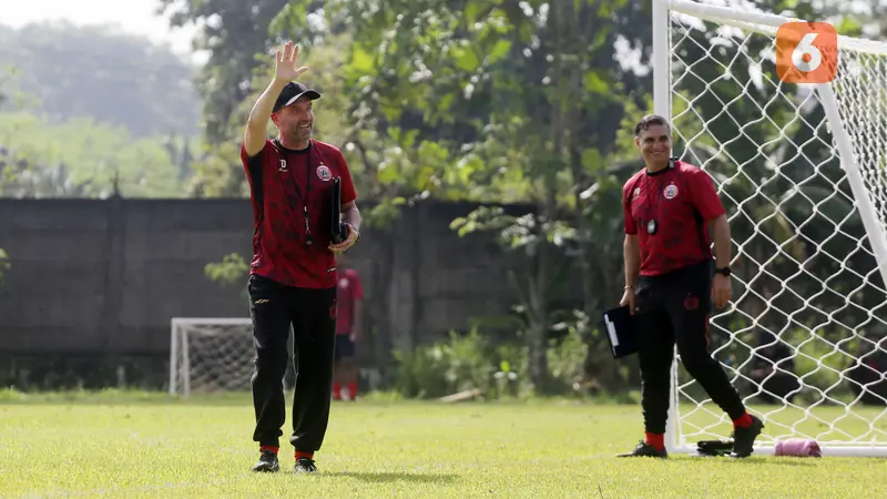 Foto: Enggan Sesumbar, Thomas Doll Janjikan Persija Jakarta Lebih Baik dari Musim Lalu