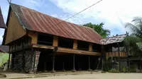 Rumah Tuo di Kabupaten Merangin disebut sudah berumur 700 tahun dan masih berdiri kokoh hingga sekarang. (Foto: Dok Disbudparpora Kabupaten Merangin/B Santoso)