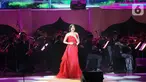 Penyanyi melantunkan lagu film Disney dalam Jakarta Concert Orchestra 2019 di Teater Jakarta, Taman Ismail Marzuki, Minggu (1/12/2019). Konser dengan konduktor Avip Priatna bertajuk When You Wish Upon a Star. (Liputan6.com/Fery Pradolo)