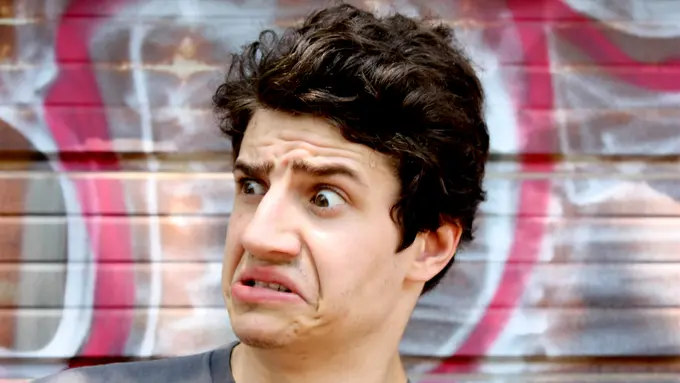 8 Keadaan yang Bikin Sesama Cowok Jadi Canggung