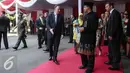 Mendikbud Anies Baswedan berbincang Perdana Menteri Selandia Baru John Phillip Key usai meninjau paud di Kemendikbud, Jakarta, Senin (18/7). Kunjungan tersebut dalam rangka peluncuran  kerjasama pendidikan anak usia dini. (Liputan6.com/Faizal Fanani)