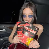 Jennie BLACKPINK Berkolaborasi dengan Haribo. [@jennierubyjane]