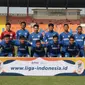 Persib Bandung U-19 berfoto sebelum melawan PS TNI U-19 pada lanjutan Liga 1 2017 U-19 di Stadion Si Jalak Harupat, Sabtu (05/8/2017). Persib Bandung U-19 menang 1-0. (Bola.com/Nicklas Hanoatubun)