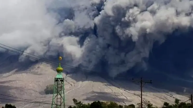 Gunung Sinabung erupsi