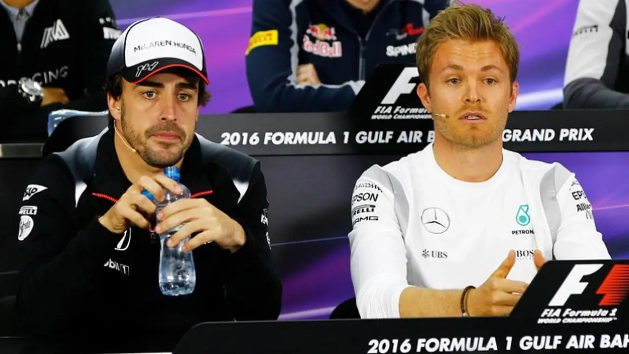 Fernando Alonso dan Nico Rosberg (kanan).