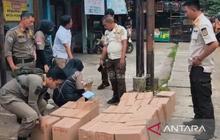 Satpol PP Sita 1.133 Botol Miras Ilegal Bogor di Cileungsi, Tegaskan Komitmen Penertiban