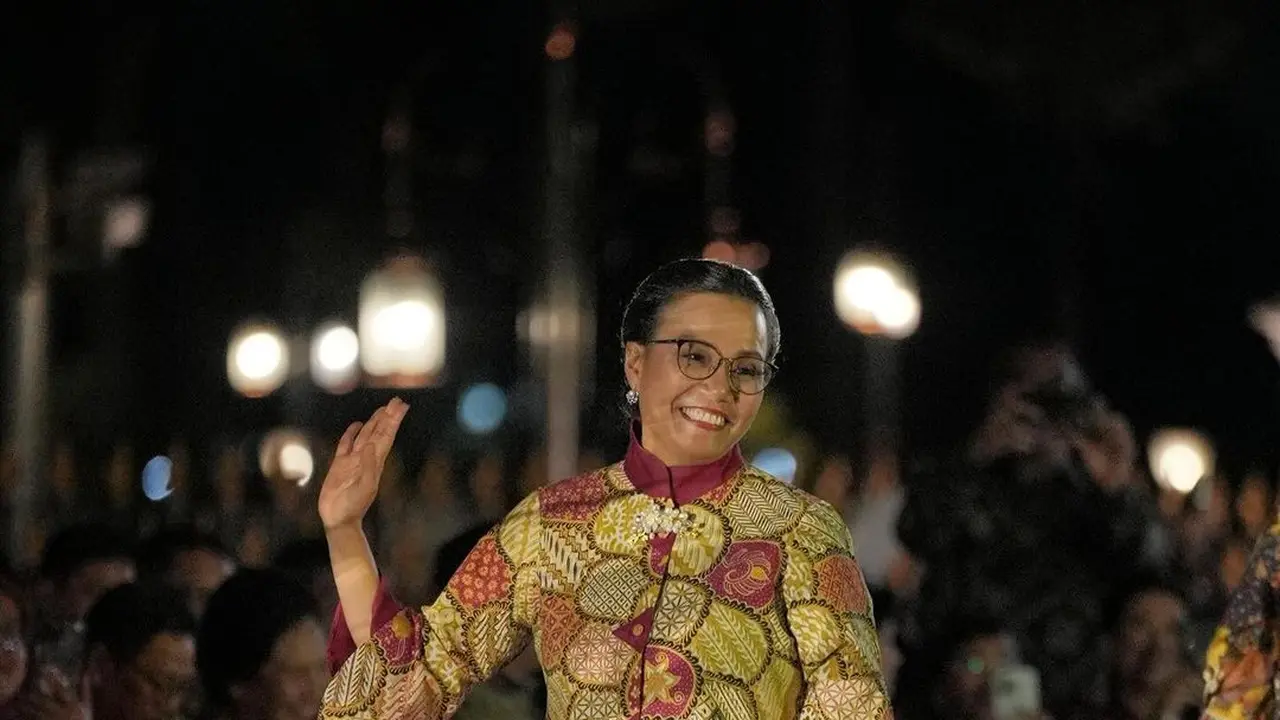 Tangkapan layar instagaram Menteri Keuangan (Menkeu) Sri Mulyani Indrawati saat hadir dalam acara Istana Berbatik. Sri Mulyani menulis bahwa Batik berasal dari Bahasa Jawa, yaitu “amba” yang berarti menulis dan juga kata “titik”. (@smindrawati)