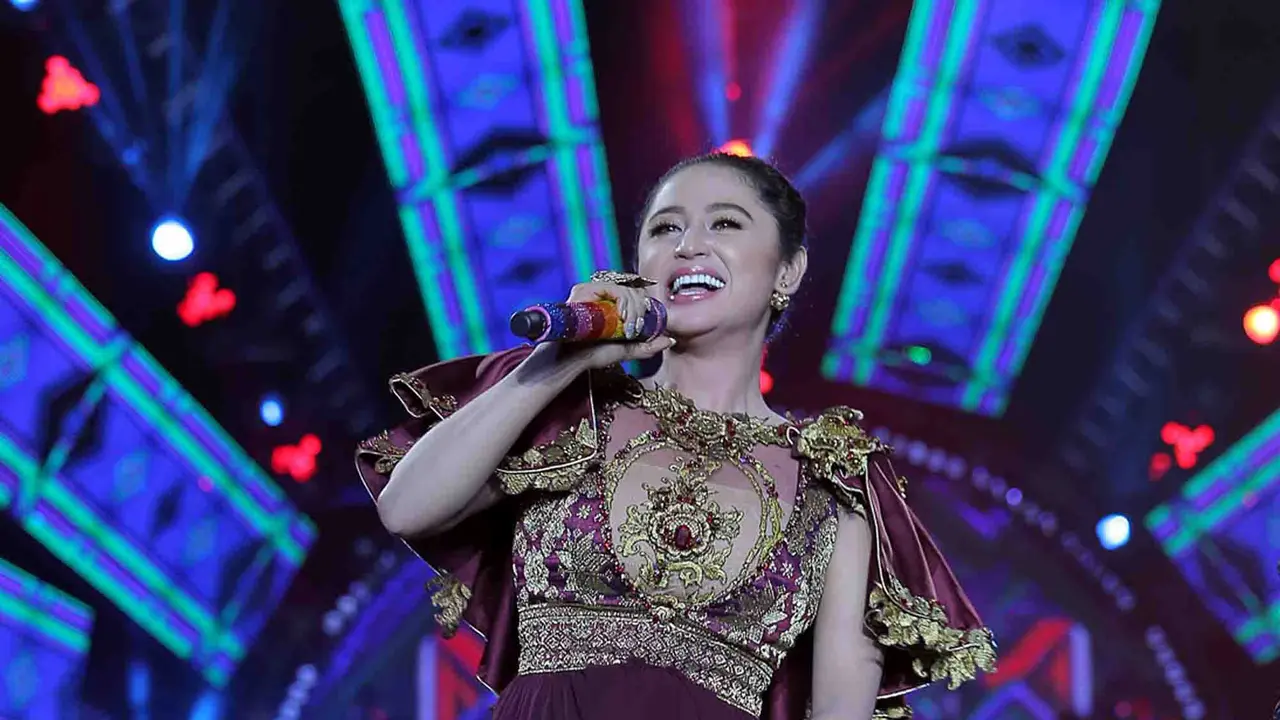 [Bintang] Dewi Perssik