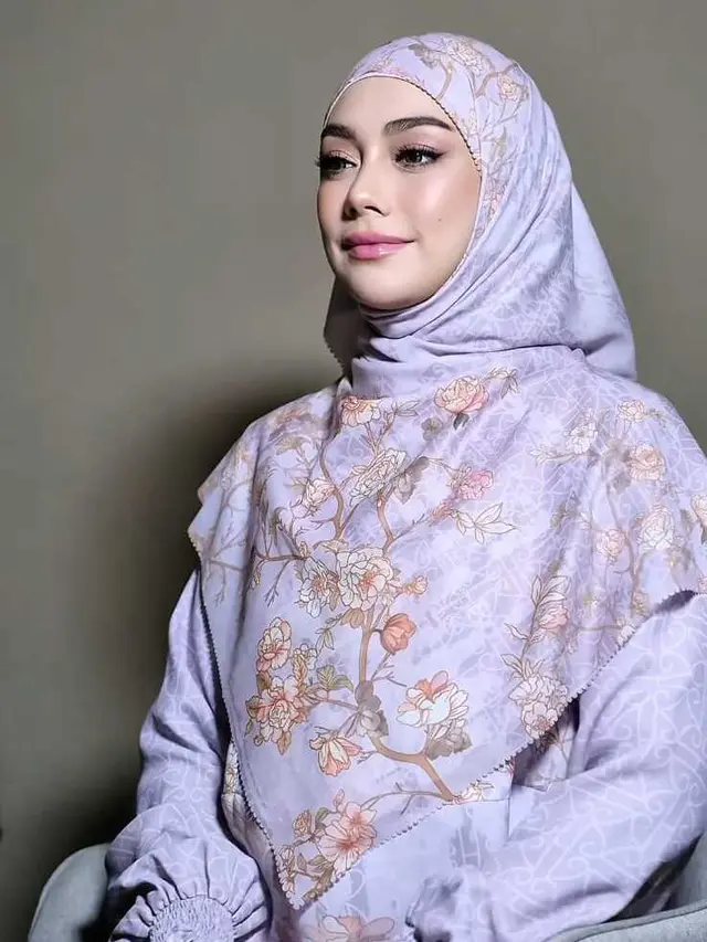 Model Hijab Celine Evangelista yang Bikin Pangling/Instagram @celine.evangelista