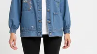 7 Model Outer Jeans Wanita Oversize Terbaru untuk Casual, Tampil Stylish dan Nyaman