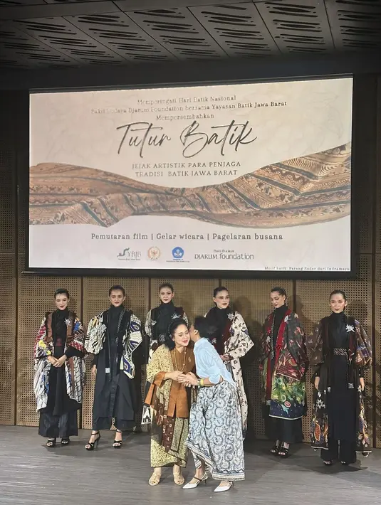 Sebuah acara bertajuk Tutur Batik: Jejak Artistik Para Penjaga Tradisi Batik Jawa Barat, baru saja digelar pada  pada 15 Oktober 2024 di Galeri Indonesia Kaya, Grand Indonesia.  [@bebytsabina].