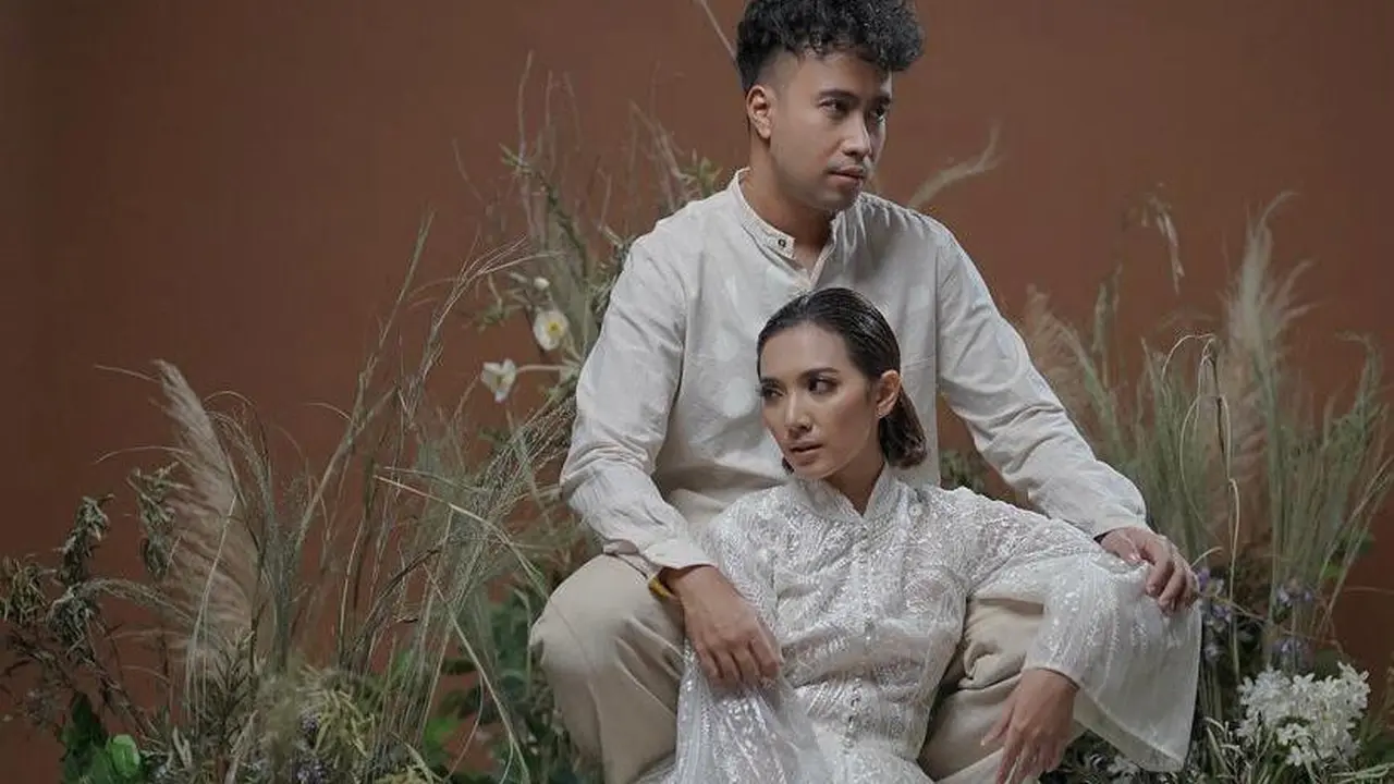 11 Gaya Sheila Dara dan Vidi Aldiano di Pemotretan Prewedding Terbaru, Kompak Berbusana Serba Putih
