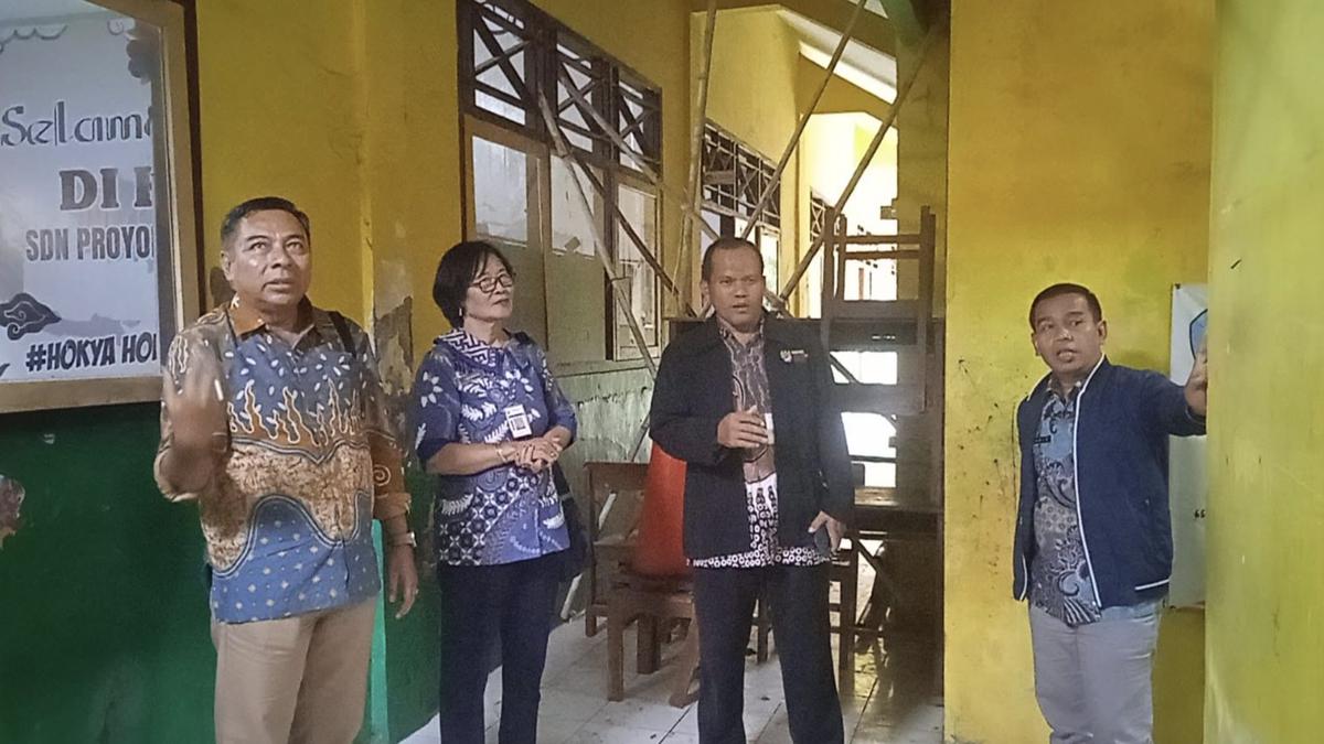 Bekas Ruang Kelas di SD Negeri Batang Jawa Tengah Tiba-Tiba Runtuh
