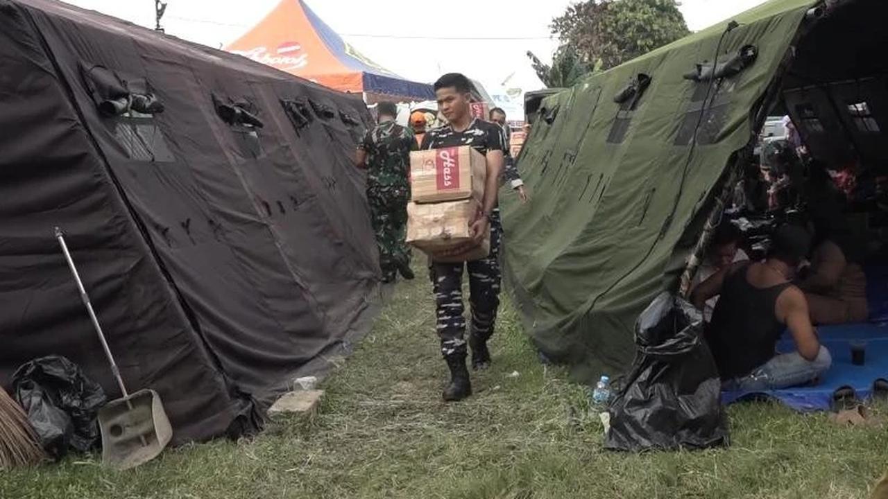 FOTO: TNI AL Bangun Posko Pengungsian bagi Korban Kebakaran di Kemayoran