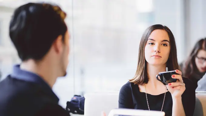 Sesungguhnya Kesibukan Pasanganmu Adalah Celah, Girls!