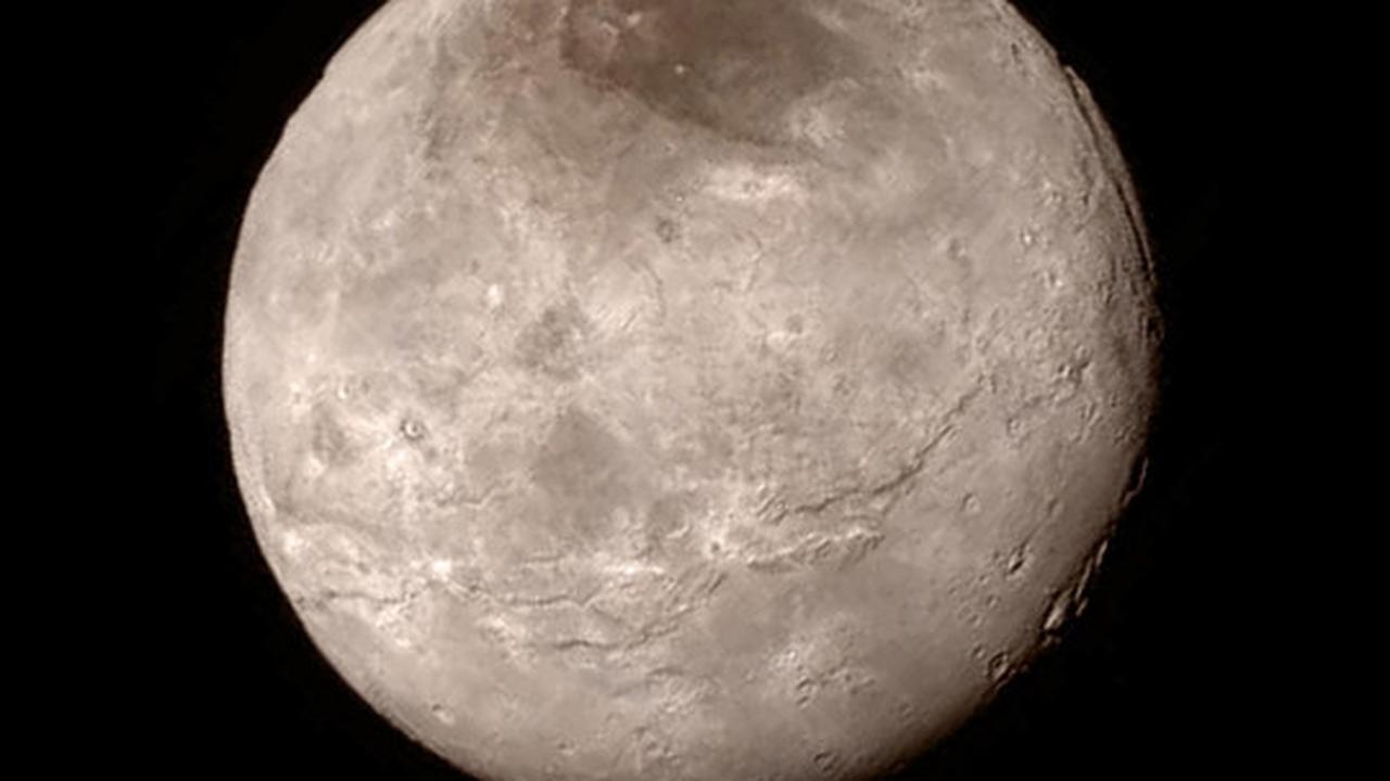 Melihat lebih dekat pegunungan es di Planet Pluto