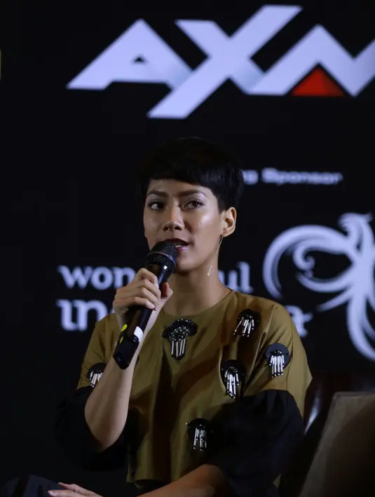 "Senang sekali tentunya. Selama ini cuma bisa nonton doang di televisi, atau dengar soal programnya. Specially, awesome," kata Tara Basro dijumpai di kawasan Senayan, Jakarta Pusat, Kamis (28/7). (Galih W. Satria/Bintang.com)