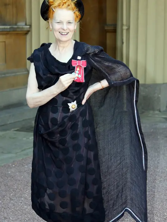 <p>Vivienne Westwood di tahun 2006 setelah bertemu Pangeran Charles. Foto: Vogue.</p>