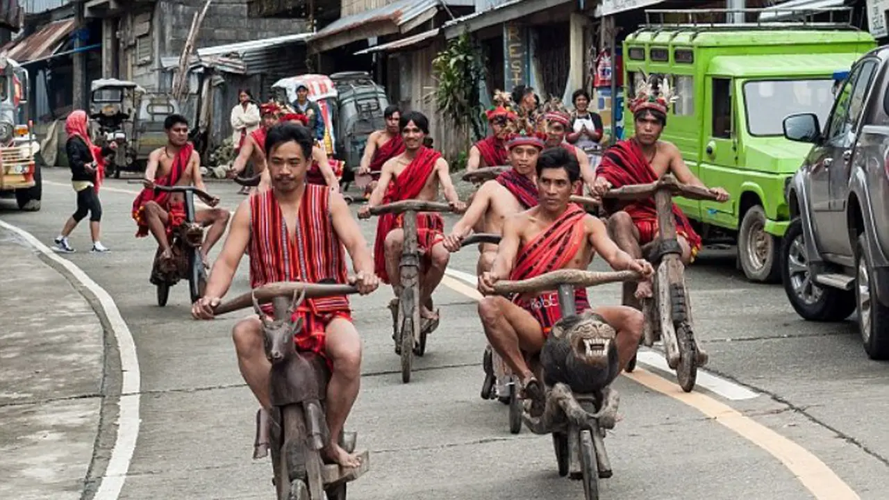 Serunya Balap Sepeda Kayu Ala Suku Igorot, Filipina