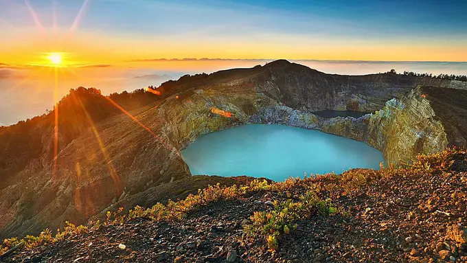 Danau Kelimutu, Flores, Nusa Tenggara Timur.