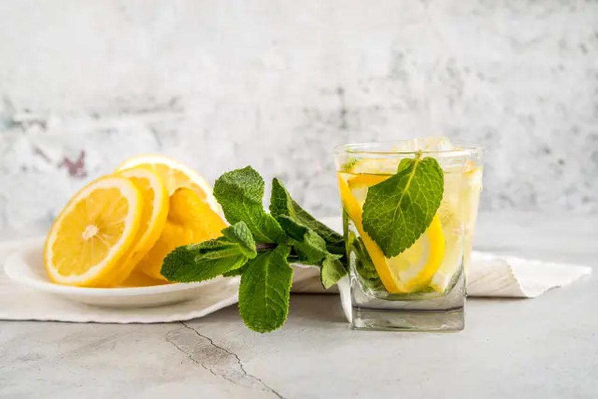 Benarkah Air Lemon Bisa Membantu Diet? Simak Fakta dan Mitosnya