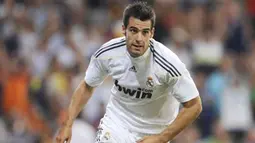Selebrasi striker Real Madrid, Alvaro Negredo seusai menjebol gawang LDU Quito dalam laga penyisihan Grup B Peace Cup yang digelar di Santiago Bernabeu Stadium, 28 Juli 2009. Madrid unggul 4-2. AFP PHOTO/PIERRE-PHILIPPE MARCOU 