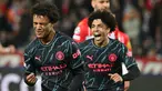 Gelandang Manchester City #52 Oscar Bobb (kiri) merayakan gol yang dicetaknya ke gawang Red Star Belgrade pada laga matchday 6 Liga Champions 2023/2024 di Rajko Mitic Stadium, Kamis (14/12/2023) dini hari WIB. (ANDREJ ISAKOVIC / AFP)