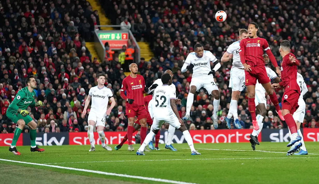 FOTO Liverpool Kalahkan West Ham 32 di Anfield Foto