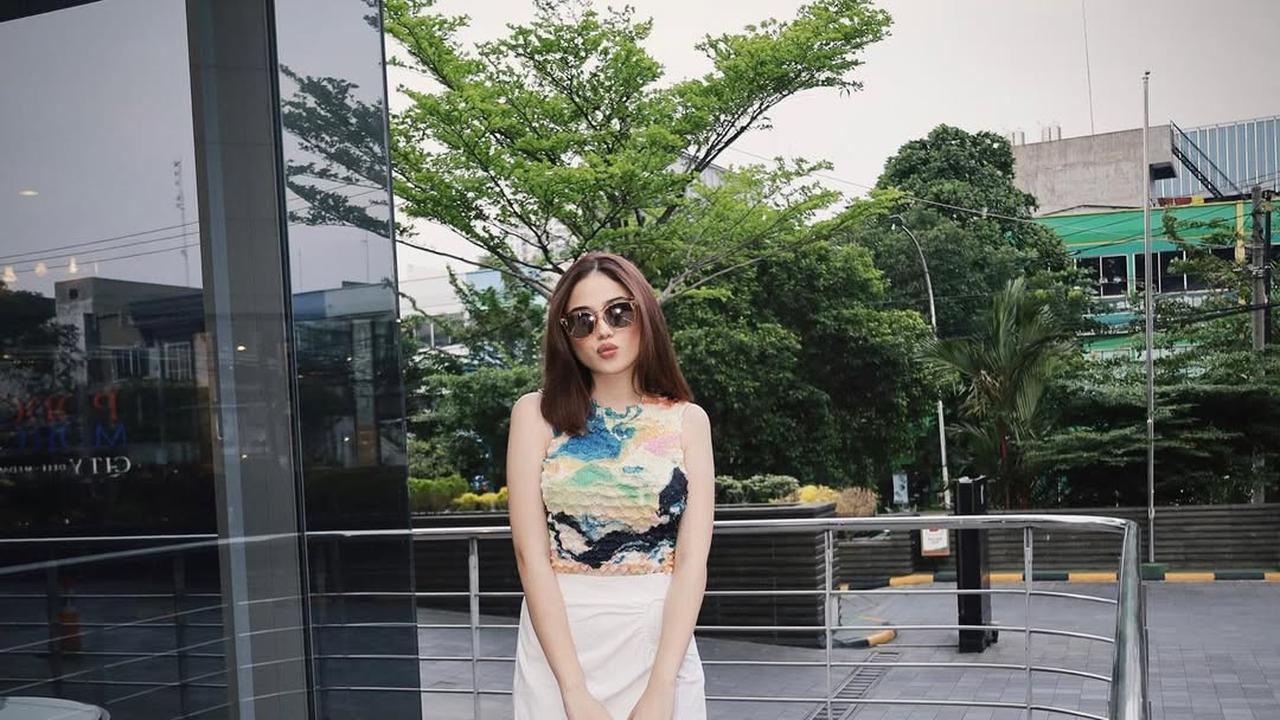 Cantik dan Stylish , Potret Outfit Syifa Hadju dengan Gaya Casual di Berbagai Momen Santai