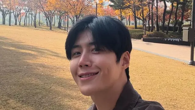 Kim Seon Ho, pemeran utama Can This Love Be Translated?, lagi rutin lari sebanyak tiga sampai empat kali seminggu. Kebiasaan ini membantunya menghapal naskah (instagram.com/seonho_kim)
