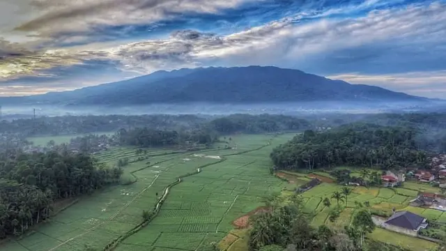Gunung Cakrabuana merupakan salah satu gunung di Jawa Barat