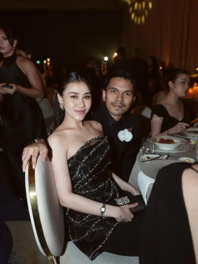 Adu Gaya Aurel Hermansyah dan Aaliyah Massaid Pakai Dress Hitam Glamor