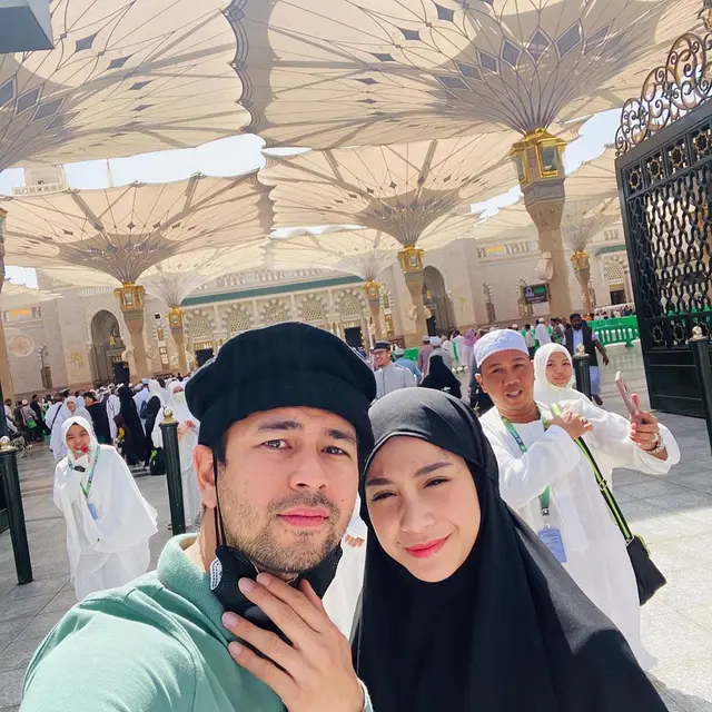 Raffi Ahmad dan Nagita Slavina (https://www.instagram.com/p/B8lkq19BJQ-/)