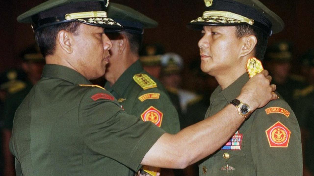 Dua Momentum Wiranto: Dulu Copot Pangkat Prabowo, Kini Dilantik Jadi Penasihat Khusus Presiden
