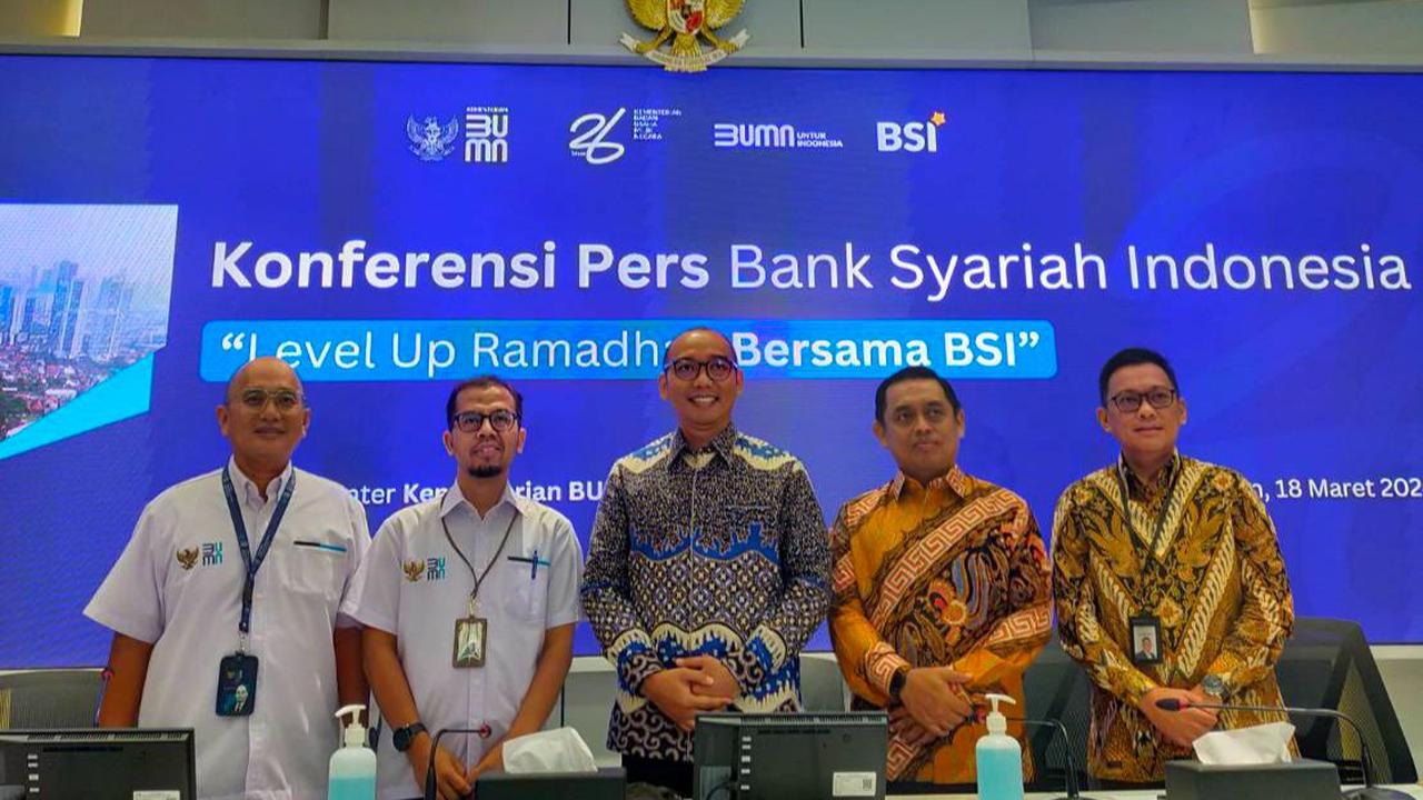 “Dari sisi jaringan, BSI memiliki 1.300 kantor cabang,” ungkap Grandhis.