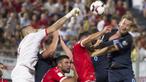 Harry Kane berebut bola dengan para pemain Malta pada laga grup F kualifikasi Piala Dunia 2018 di  Ta Qali stadium, Valletta, Malta, (1/9/2017). Inggris menang 4-0. (AP/Rene Rossignaud)