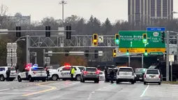 Kantor Lapangan FBI di Buffalo mengatakan dalam sebuah pernyataan bahwa mereka sedang menyelidiki ledakan di Rainbow Bridge yang menghubungkan kedua negara di seberang Sungai Niagara. (AP Photo/Carolyn Thompson)